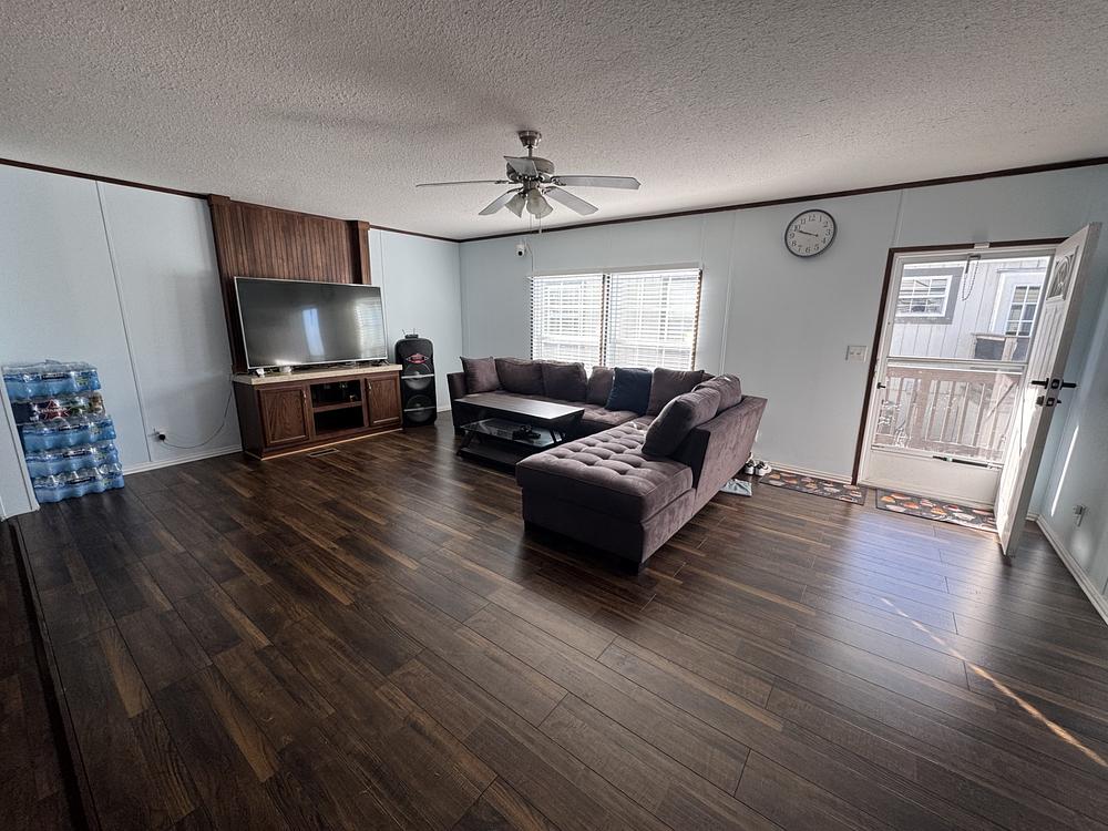3 Bed 2 Bath 2015 Fleetwood - double wide - in Austin, TX - photo 4 of 12