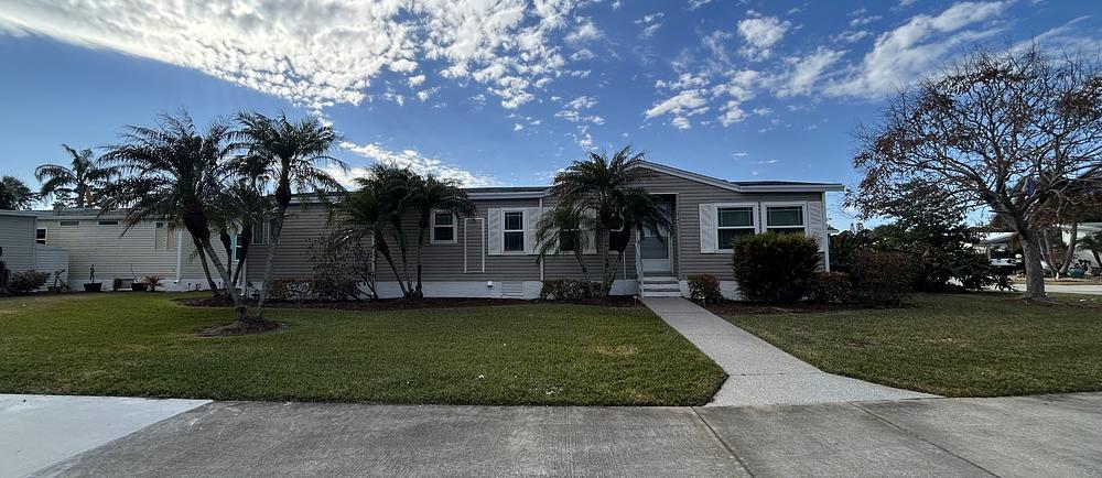 2 Bed 2 Bath 1993 Jacobsen - double wide - in Merritt Island, FL - photo 2 of 12