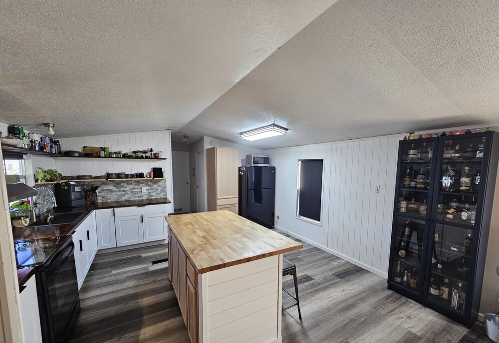 3 Bed 2 Bath 2001 Redman - double wide - in Austin, TX - photo 2 of 10