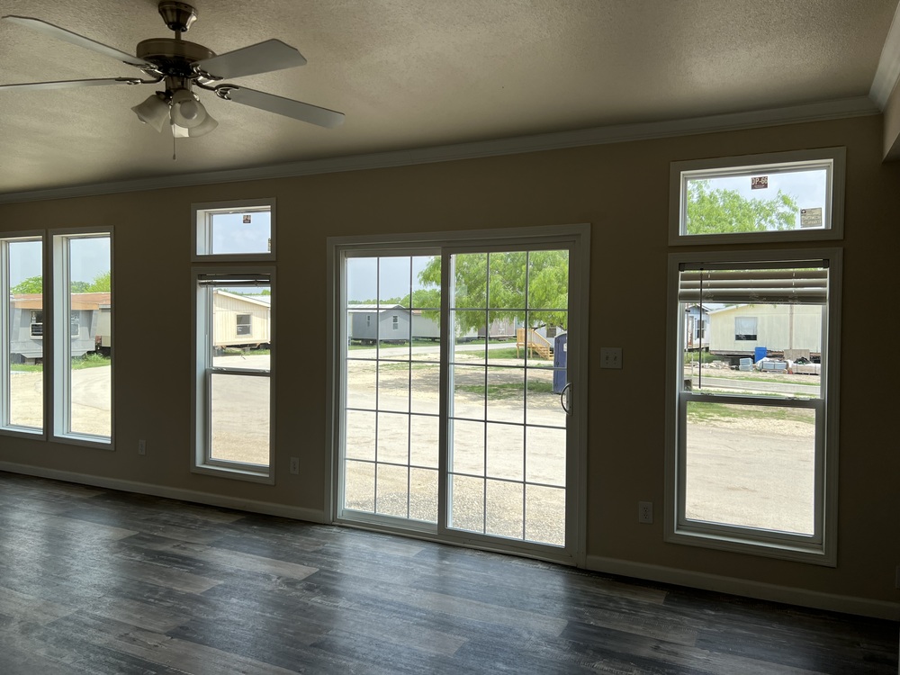 Excellent Condition 2021 Champion 32x76 4/2 - double wide - in San Antonio, TX - photo 10 of 12