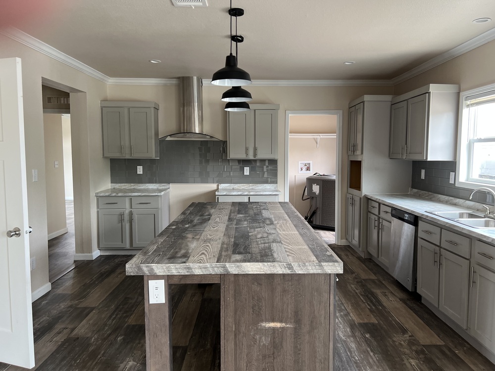 Excellent Condition 2021 Champion 32x76 4/2 - double wide - in San Antonio, TX - photo 9 of 12