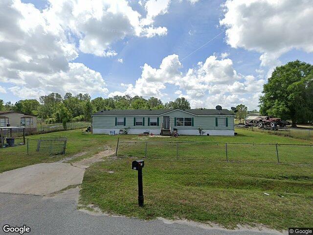 2 Bed 2 Bath 1979 Mobile Home - single wide - in North Fort Myers, FL - photo 3 of 12