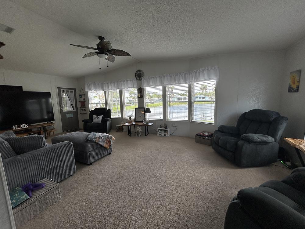 2 Bed 2 Bath 1996 Other - double wide - in Merritt Island, FL - photo 5 of 12