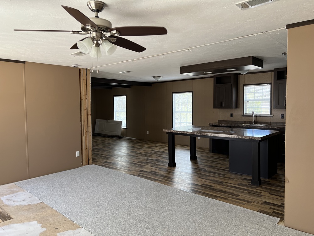Excellent Condition 2016 Southern Energy 28x68 4/2 - double wide - in Von Ormy, TX - photo 10 of 12