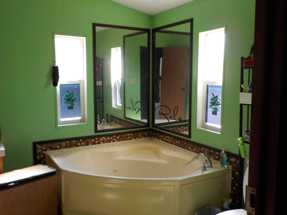 4 Bed 2 Bath 2002 Crest Ridge - double wide - in San Antonio, TX - photo 6 of 12
