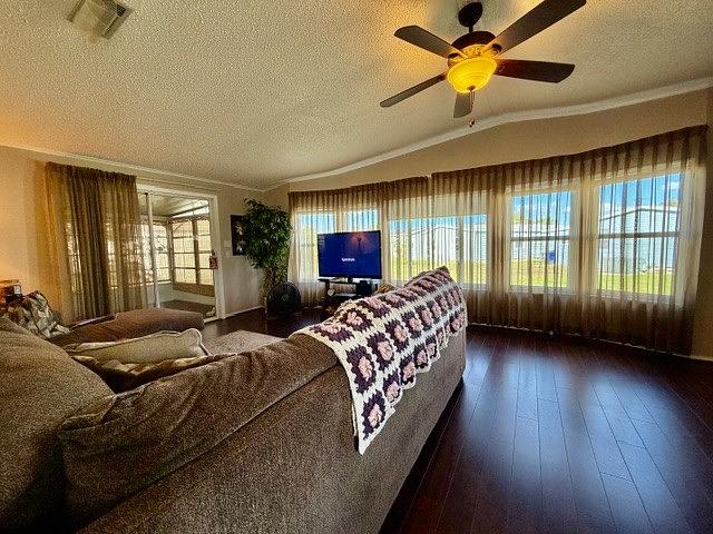2 Bed 2 Bath 1990 Fuqu - double wide - in Auburndale, FL - photo 6 of 12