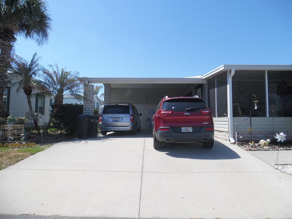 3 Bed 2 Bath 2006 Homes Of Merit - triple wide - in Davenport, FL - photo 2 of 12