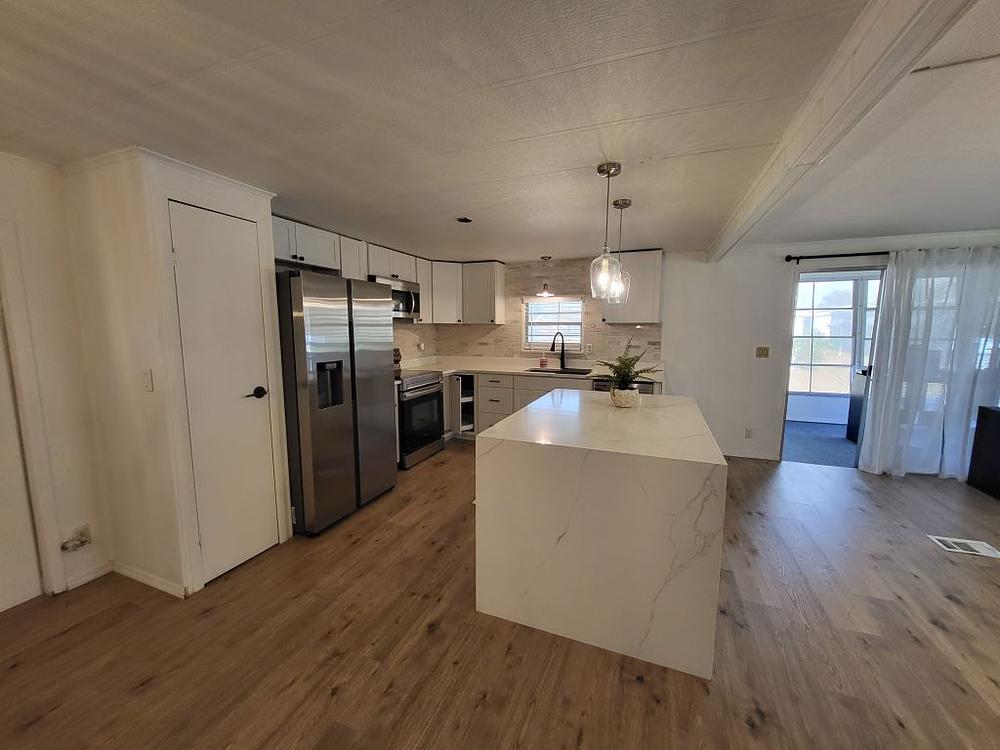 2 Bed 2 Bath 1980 Gulf - single wide - in Orlando, FL - photo 3 of 12