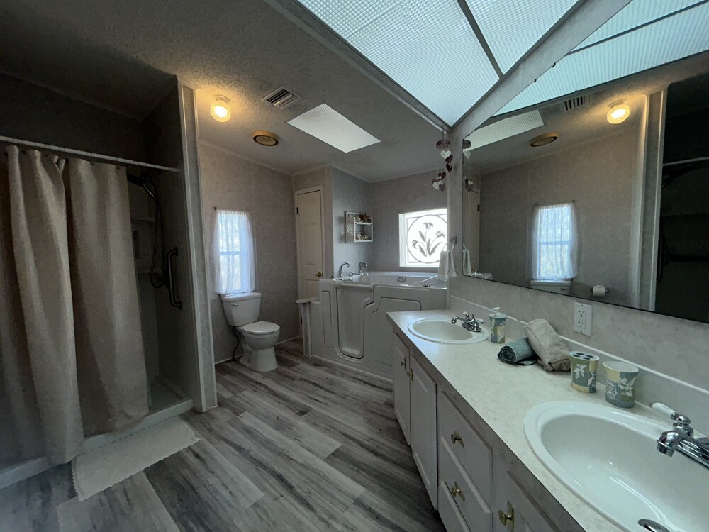 2 Bed 2 Bath 1997 Homes Of Merit - double wide - in Merritt Island, FL - photo 8 of 12