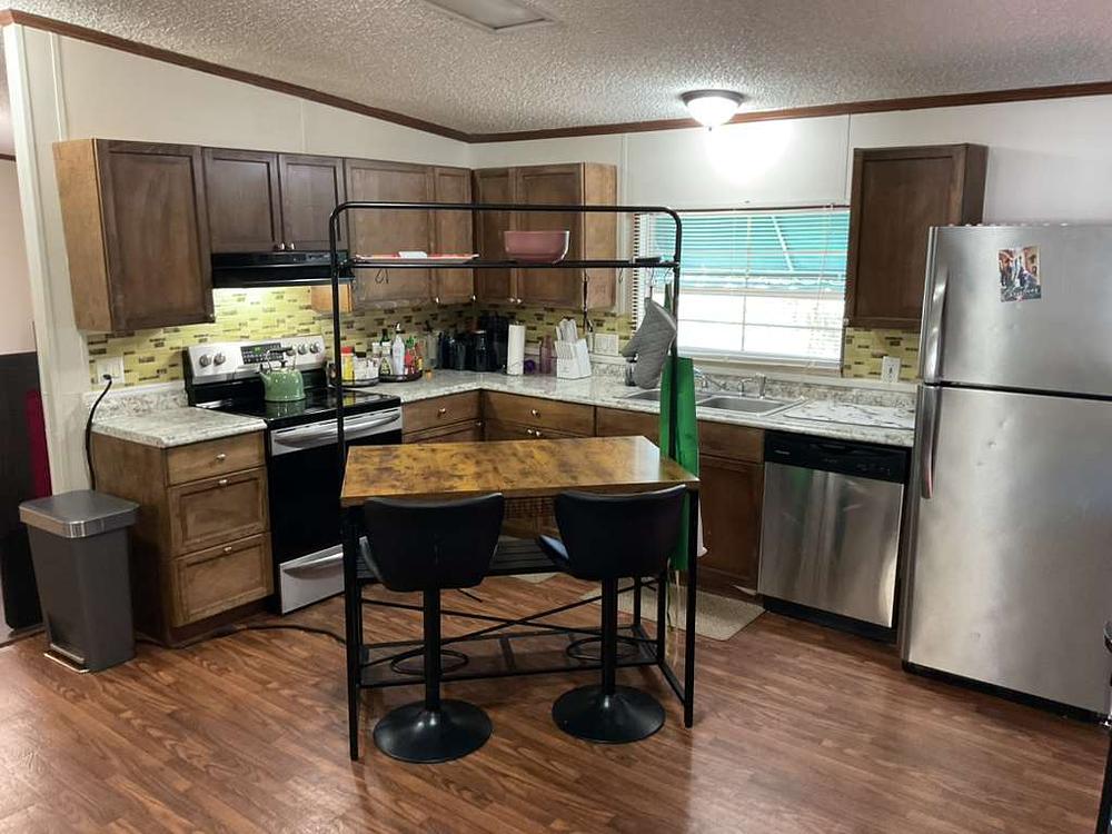 4 Bed 2 Bath 1999 Meri - triple wide - in Orlando, FL - photo 3 of 12