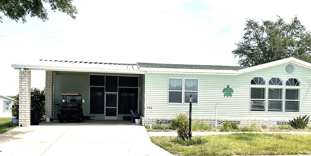 3 Bed 2 Bath 2003 Homes Of Merit - double wide - in Davenport, FL - photo 2 of 12