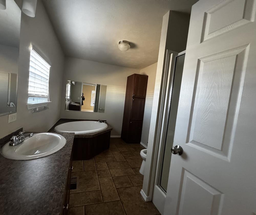 4 Bed 2 Bath 2011 Cmh - double wide - in Austin, TX - photo 4 of 10