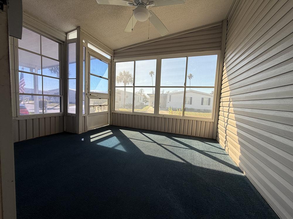 2 Bed 2 Bath 1991 Barr - single wide - in Auburndale, FL - photo 2 of 12