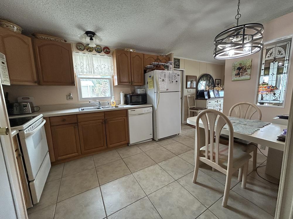 2 Bed 2 Bath 1989 Homes Of Merit - single wide - in Merritt Island, FL - photo 4 of 12