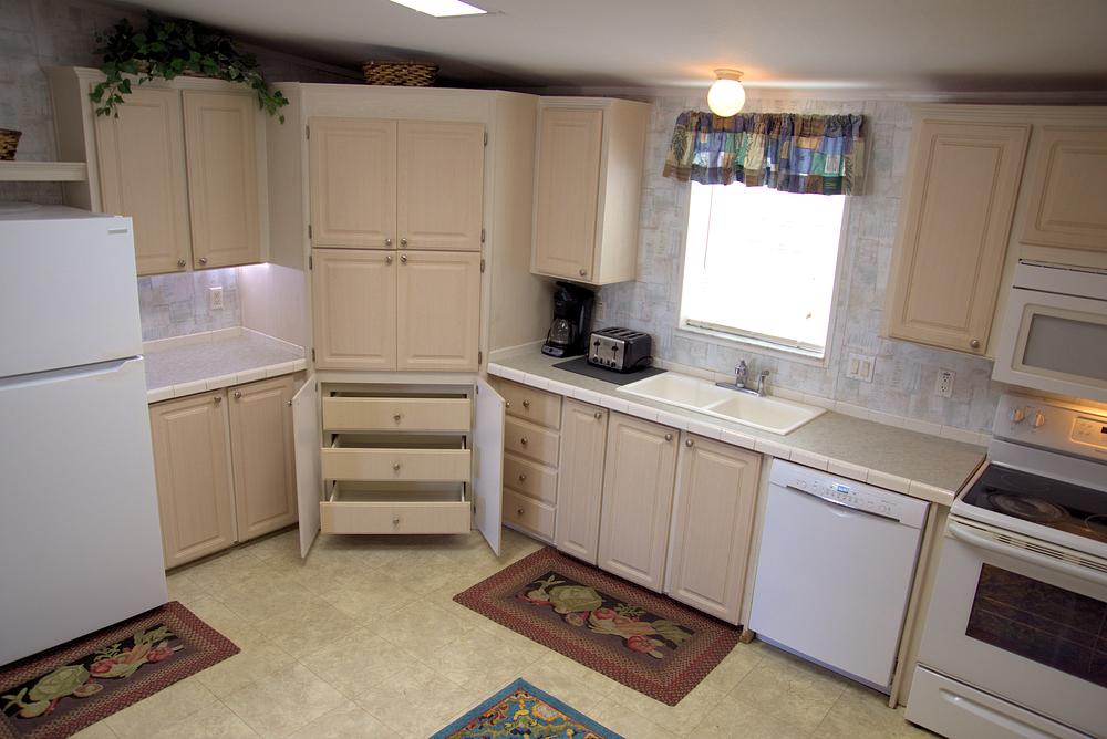 3 Bed 2 Bath 2004 Hmmt - double wide - in Davenport, FL - photo 7 of 12