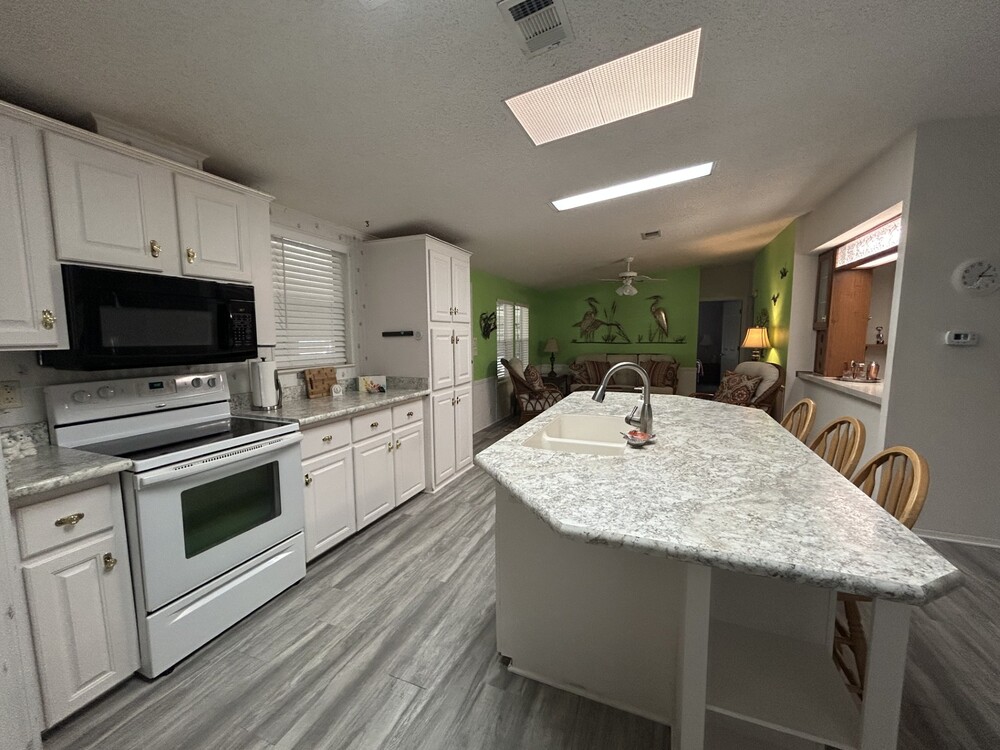 2 Bed 2 Bath 1997 Homes Of Merit - double wide - in Merritt Island, FL - photo 4 of 12