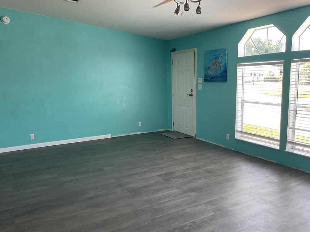 3 Bed 2 Bath 2003 Homes Of Merit - double wide - in Davenport, FL - photo 3 of 12