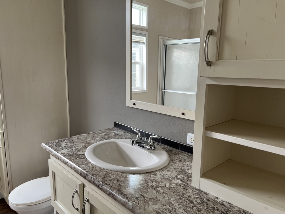 Excellent Condition 2016 Palm Harbor 16x48 1 / 1 - single wide - in San Antonio, TX - photo 5 of 12