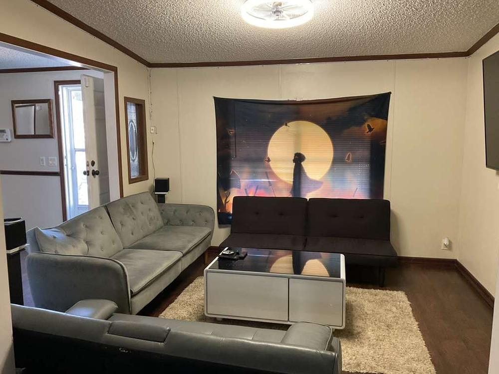 4 Bed 2 Bath 1999 Meri - triple wide - in Orlando, FL - photo 4 of 12