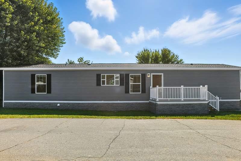 3 Bed 2 Bath 2025 Clayton - single wide - in Asheville, NC - photo 4 of 12