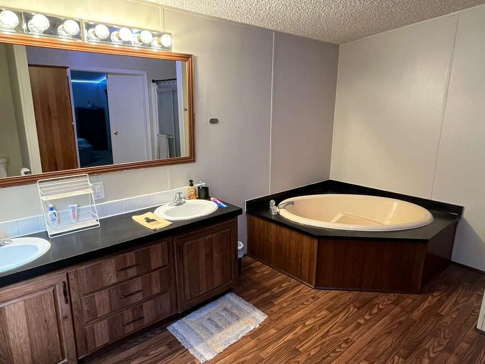 4 Bed 2 Bath 1999 Meri - triple wide - in Orlando, FL - photo 7 of 12