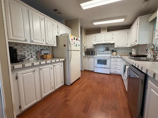 2 Bed 2 Bath 1989 Sunc - double wide - in Auburndale, FL - photo 2 of 12