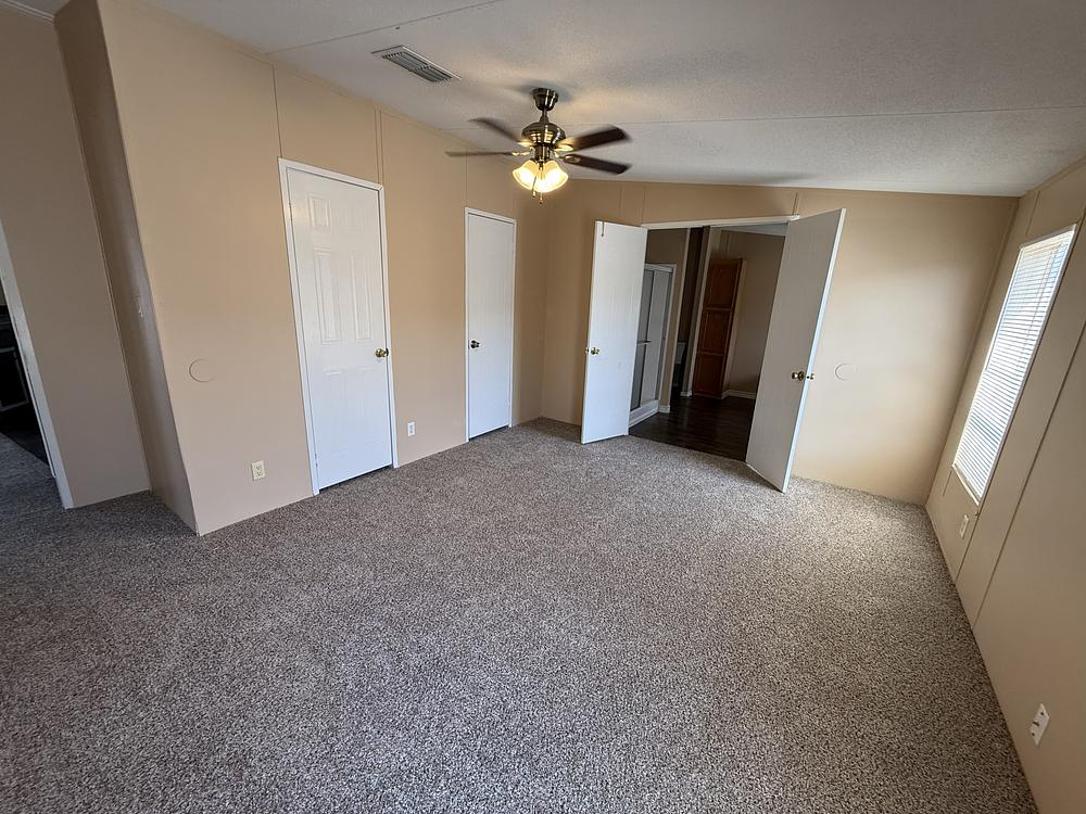 3 Bed 2 Bath 2001 Redman - double wide - in San Antonio, TX - photo 6 of 12