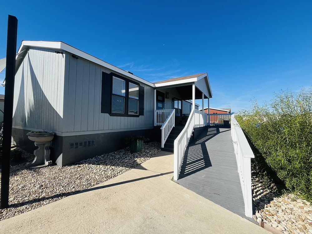 3 Bed 2 Bath 2014 Cavco - double wide - in Austin, TX - photo 5 of 12