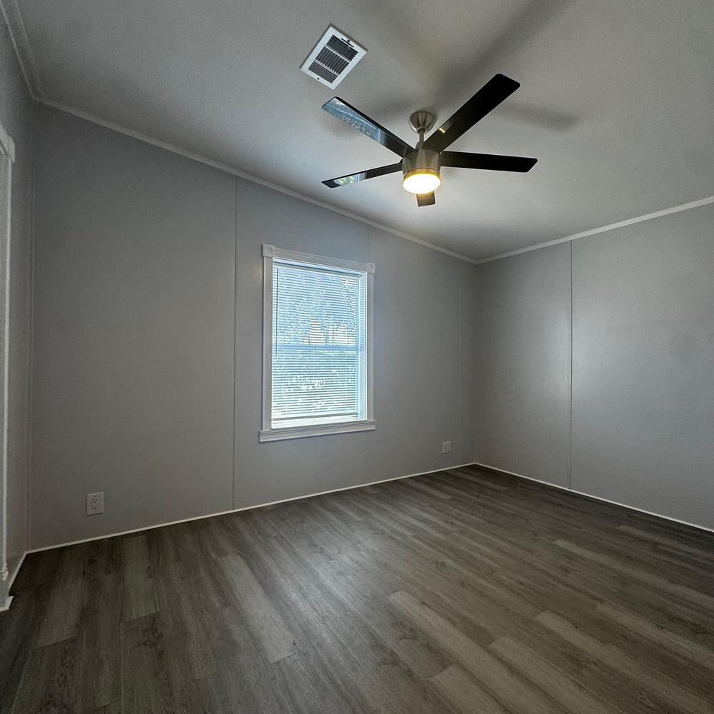 3 Bed 2 Bath 2004 Homes Of Merit - double wide - in Davenport, FL - photo 9 of 12