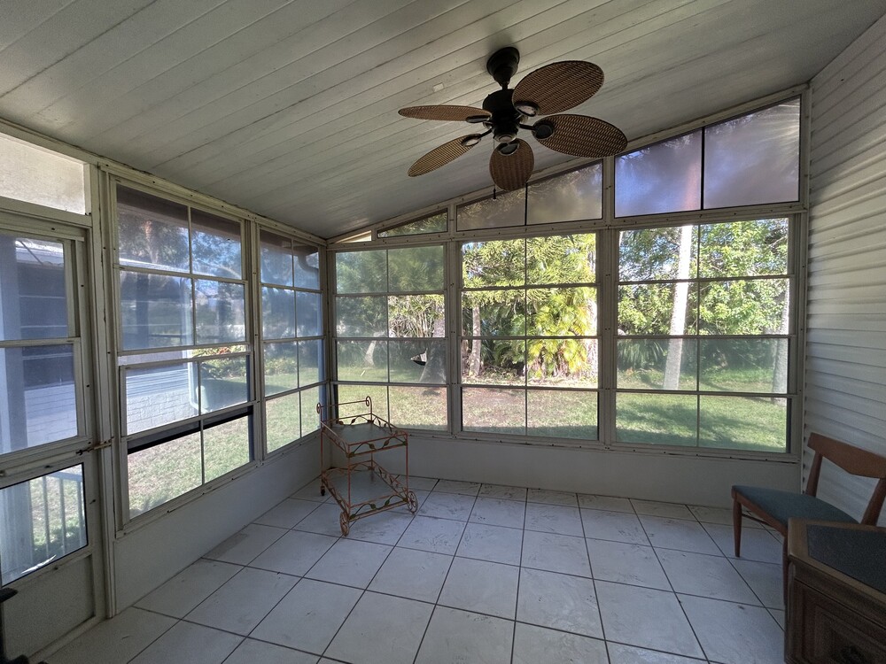 3 Bed 2 Bath 1994 Home - double wide - in Merritt Island, FL - photo 9 of 12