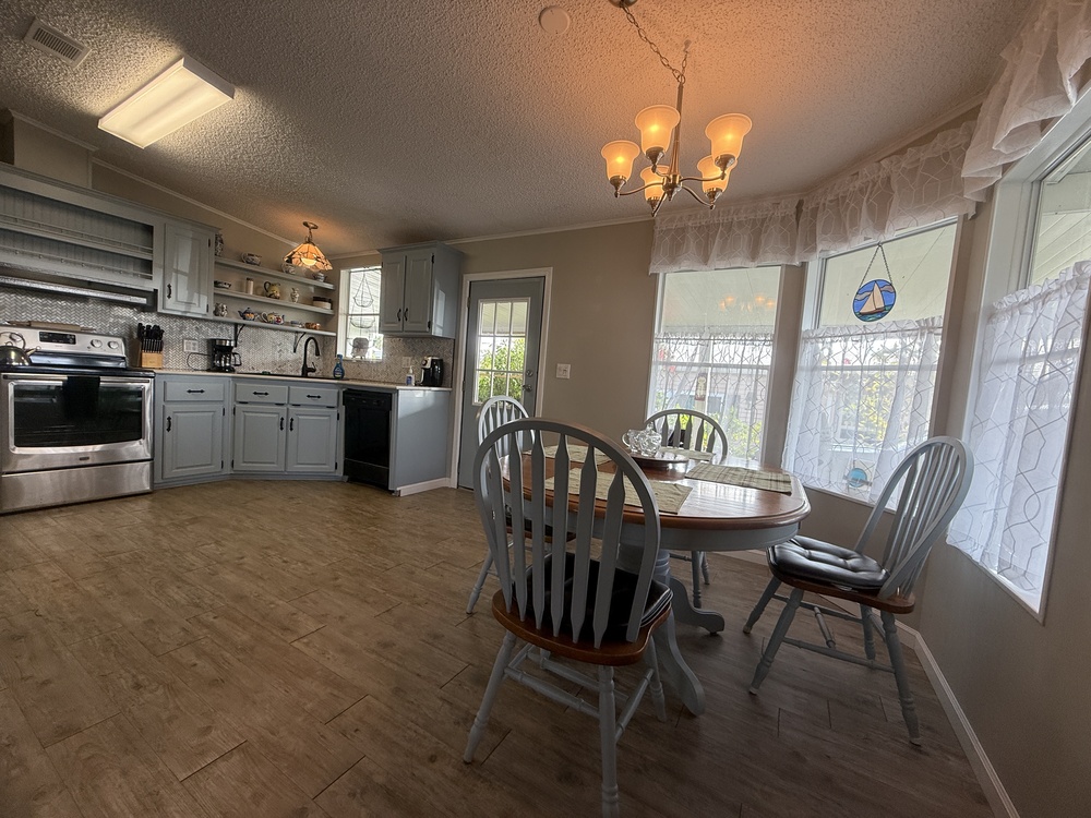 2 Bed 2 Bath 1993 Flee - single wide - in Auburndale, FL - photo 5 of 12