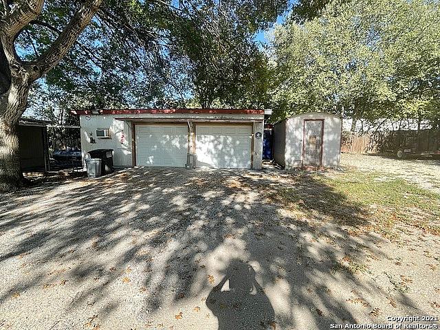 2 Bed 1 Bath 1968 Mobile Home — 1 / 12