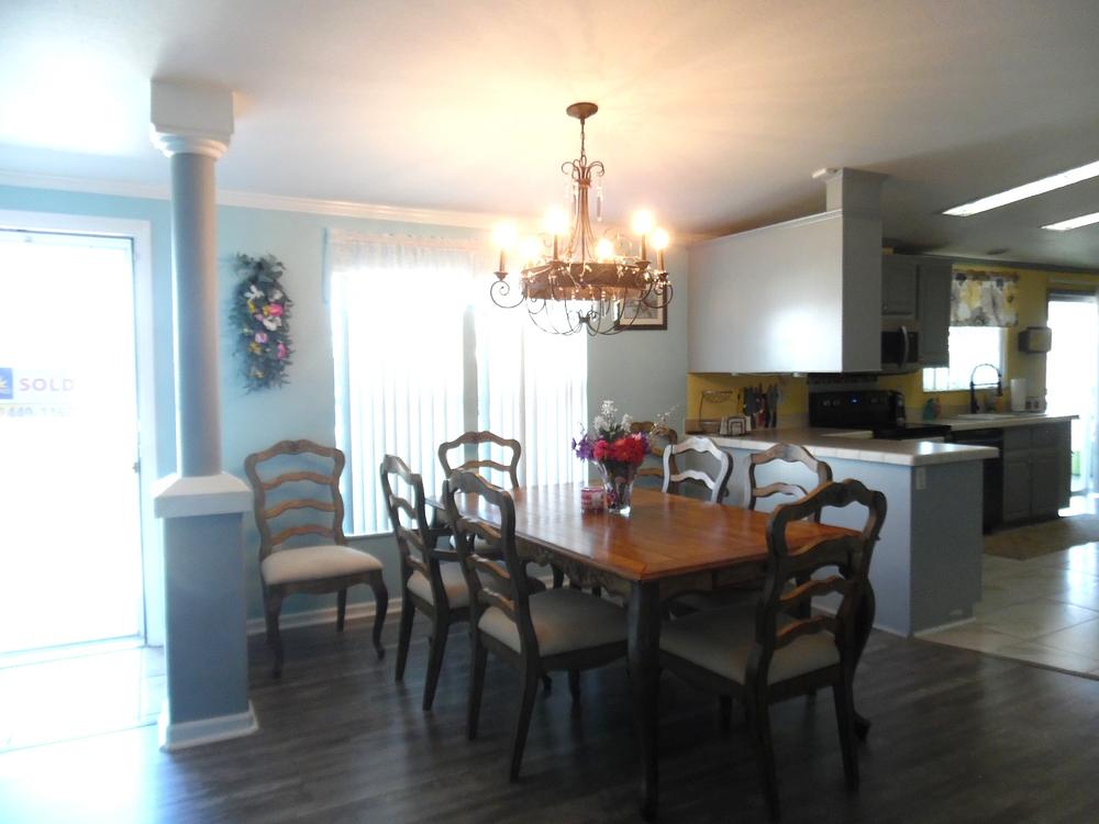 3 Bed 2 Bath 2006 Homes Of Merit - triple wide - in Davenport, FL - photo 6 of 12