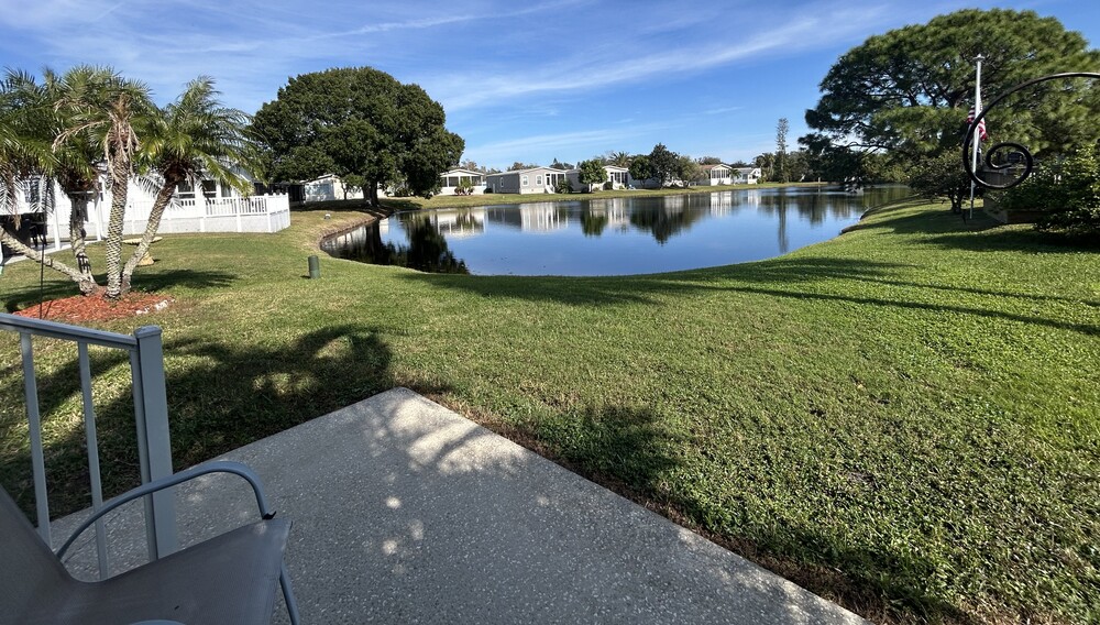 2 Bed 2 Bath 1992 Home - double wide - in Merritt Island, FL - photo 7 of 12