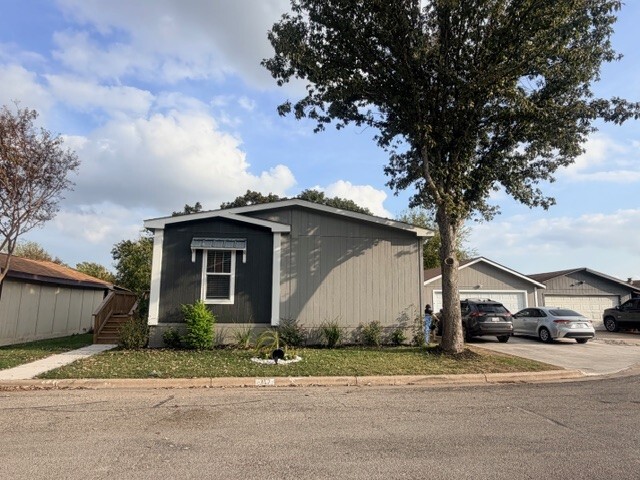 3 Bed 2 Bath 1984 Fleetwood - double wide - in Austin, TX - photo 12 of 12