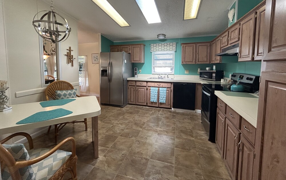 2 Bed 2 Bath 1992 Home - double wide - in Merritt Island, FL - photo 9 of 12