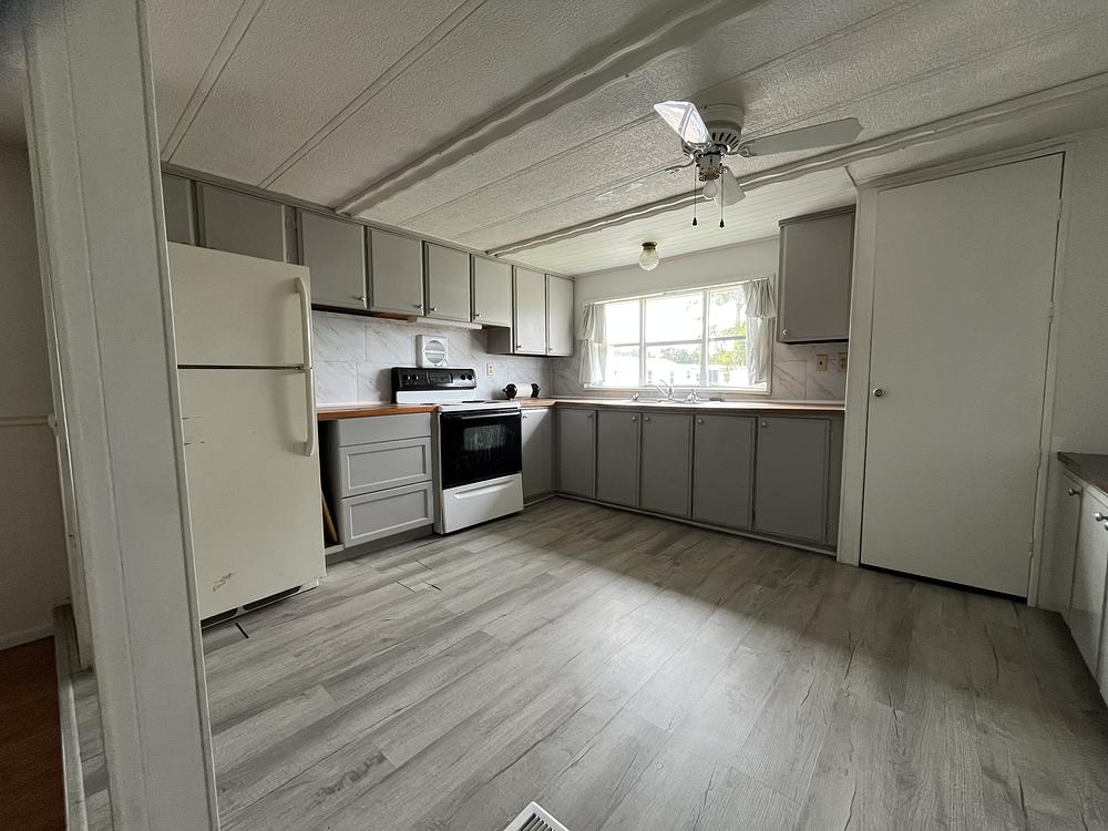 2 Bed 2 Bath 1980 Home - single wide - in North Fort Myers, FL - photo 3 of 12