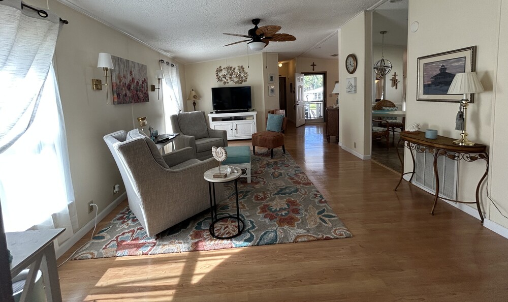 2 Bed 2 Bath 1992 Home - double wide - in Merritt Island, FL - photo 8 of 12