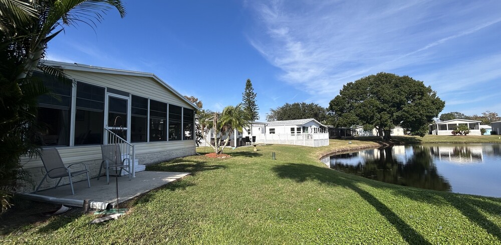 2 Bed 2 Bath 1992 Home - double wide - in Merritt Island, FL - photo 6 of 12