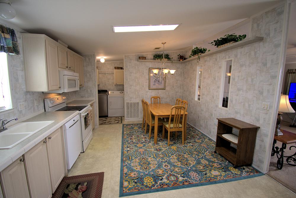 3 Bed 2 Bath 2004 Hmmt - double wide - in Davenport, FL - photo 8 of 12