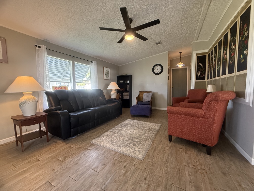 2 Bed 2 Bath 1993 Flee - single wide - in Auburndale, FL - photo 2 of 12
