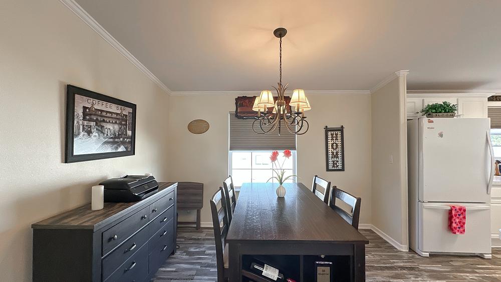 2 Bed 2 Bath 2007 Skyline - double wide - in Lady Lake, FL - photo 6 of 12