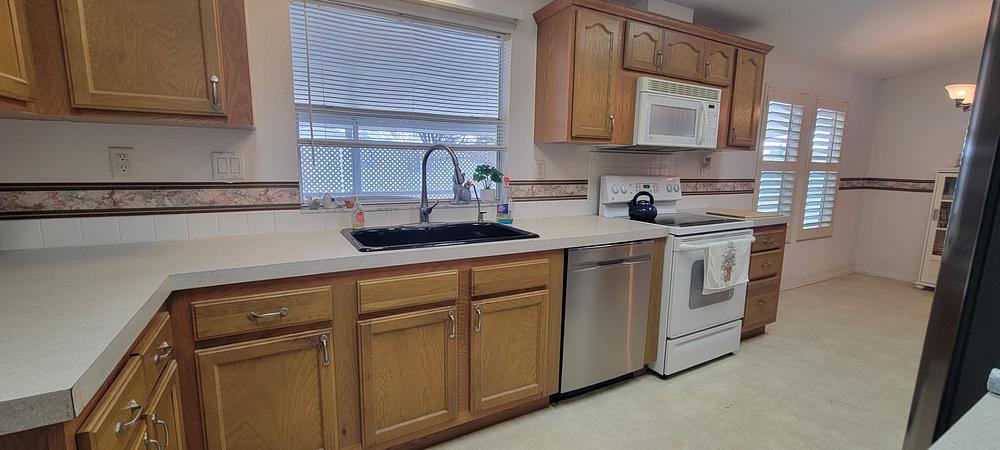 3 Bed 2 Bath 2004 Mobile Home - double wide - in Orlando, FL - photo 9 of 12