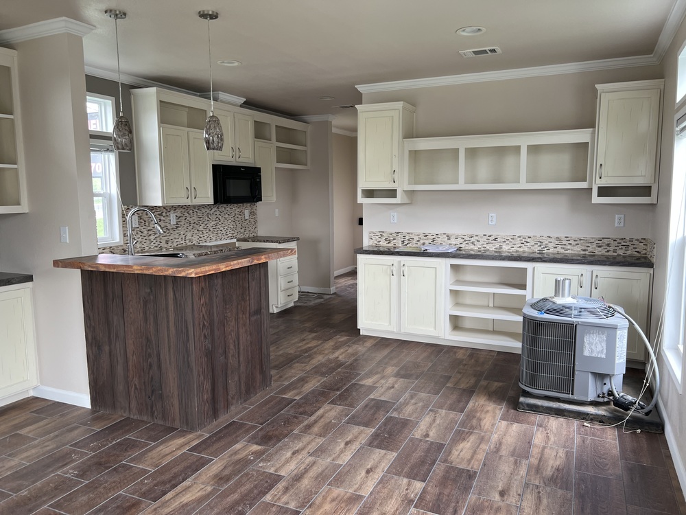 Excellent Condition 2016 Palm Harbor 16x48 1 / 1 - single wide - in San Antonio, TX - photo 2 of 12