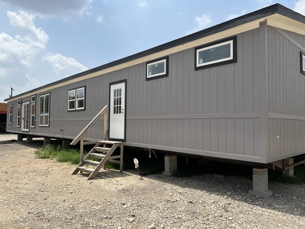 Excellent Condition 2021 Champion 32x76 4/2 - double wide - in San Antonio, TX - photo 2 of 12