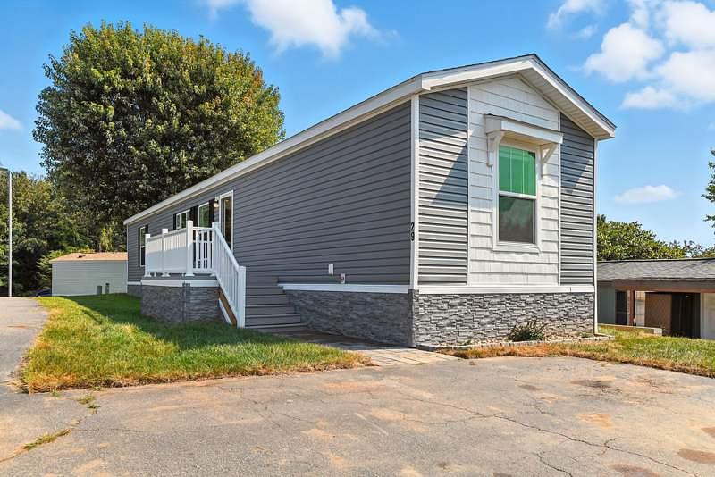 3 Bed 2 Bath 2025 Clayton - single wide - in Asheville, NC - photo 3 of 12