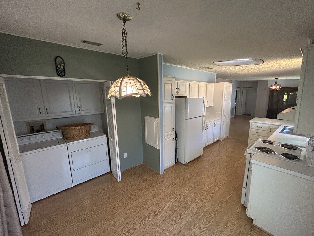 3 Bed 2 Bath 1994 Home - double wide - in Merritt Island, FL - photo 8 of 12