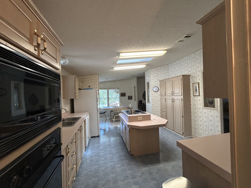 2 Bed 2 Bath 1994 Homr - double wide - in Merritt Island, FL - photo 2 of 12