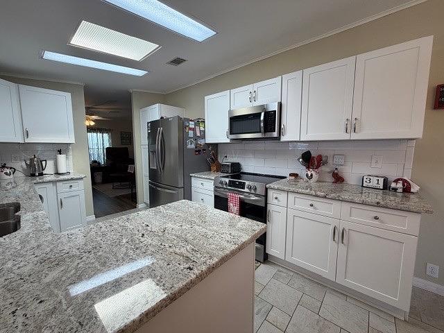 2 Bed 2 Bath 1994 Palm Harbor - double wide - in Auburndale, FL - photo 3 of 12