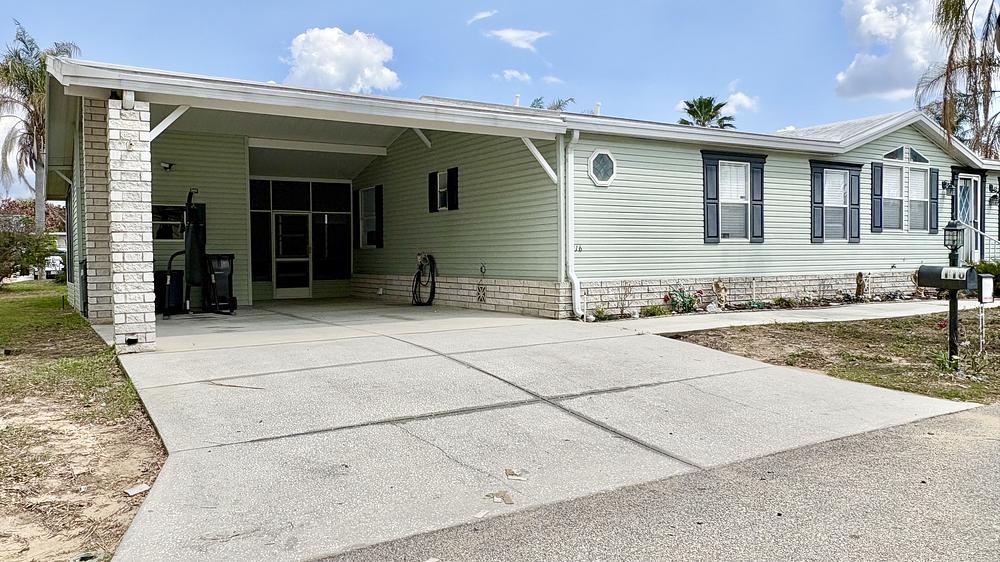 4 Bed 2 Bath 2001 Skyline - double wide - in Davenport, FL - photo 2 of 12
